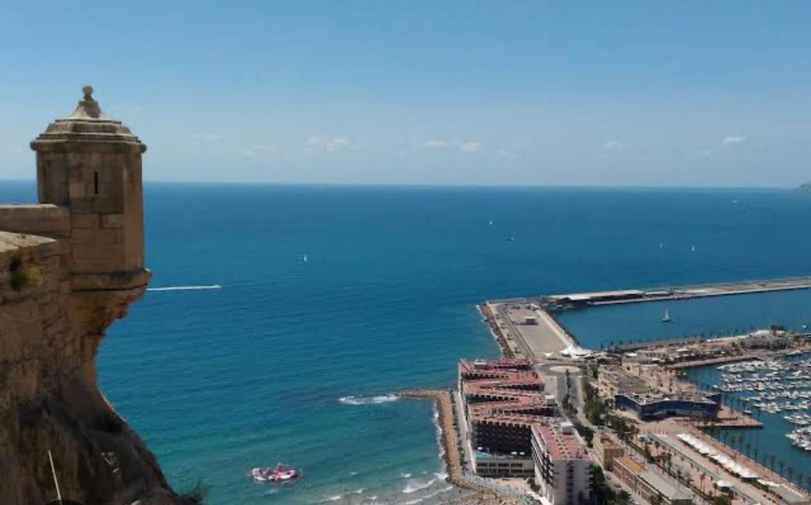 Centrally-Located, Spacious Flat At Historic Centre & Short Walk To Beach Alicante Exterior foto