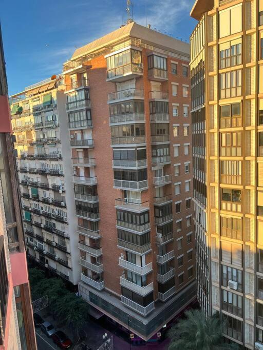Centrally-Located, Spacious Flat At Historic Centre & Short Walk To Beach Alicante Exterior foto